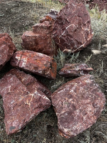 Ландшафтные глыбы красно-фиолетовые 200-1000 килограмм купить в Ликино-Дулёво
