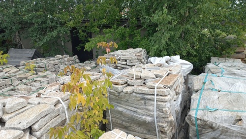 Плитняк галтованный гранитный для ландшафтного дизайна купить в Ликино-Дулёво