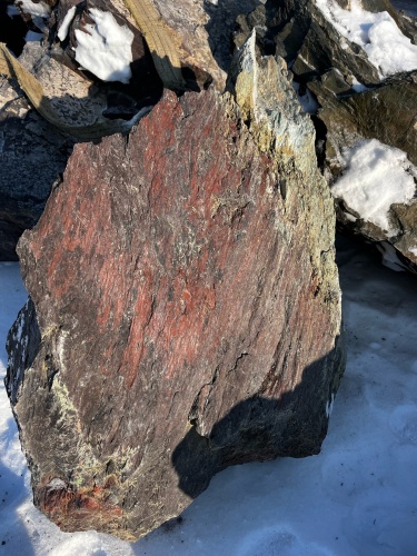 Ландшафтные глыбы красно-фиолетовые 200-1000 килограмм купить в Ликино-Дулёво