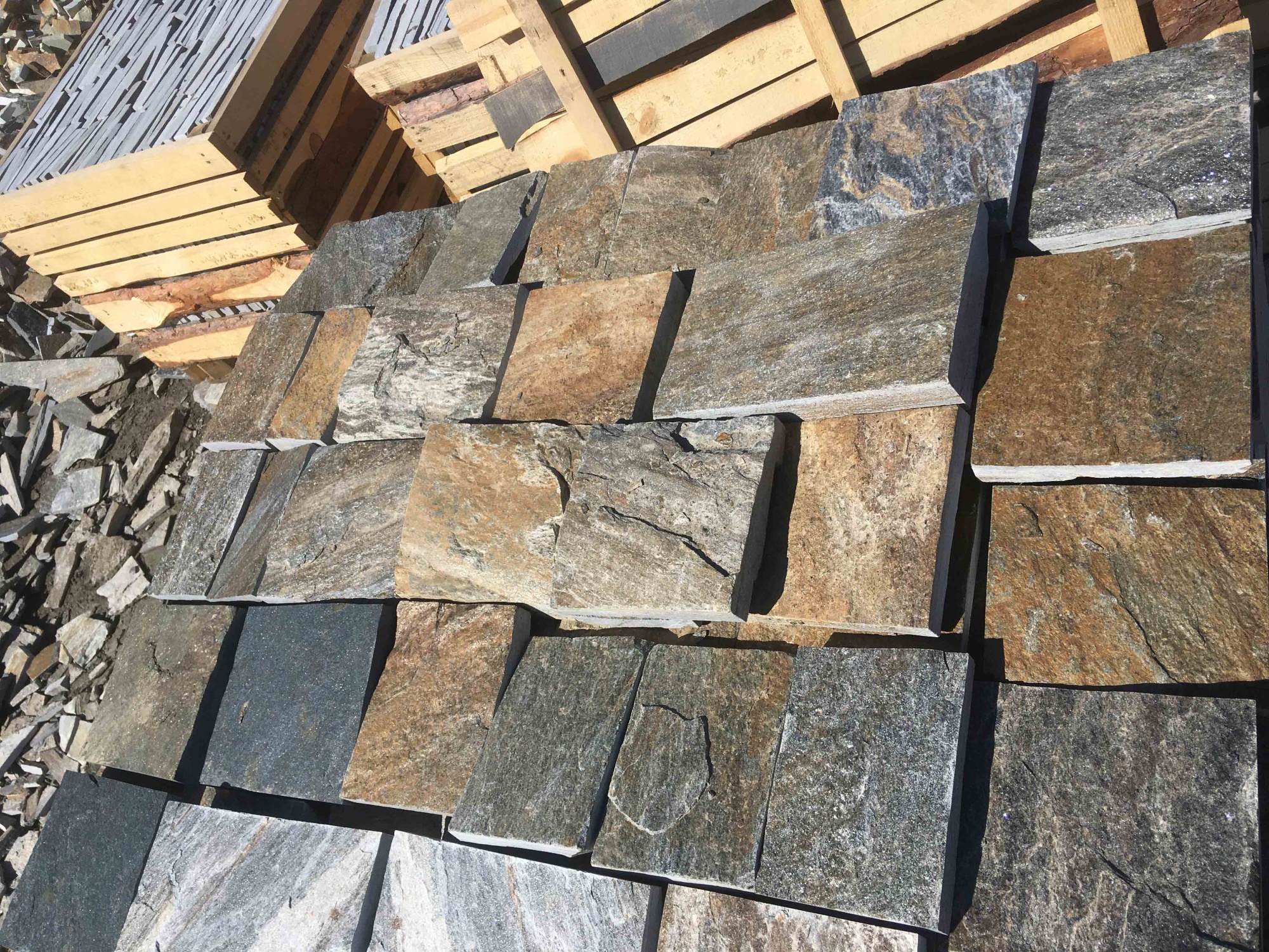 Плитка пилёная златолит Уральский для цоколя, отмостки купить в Ликино-Дулёво