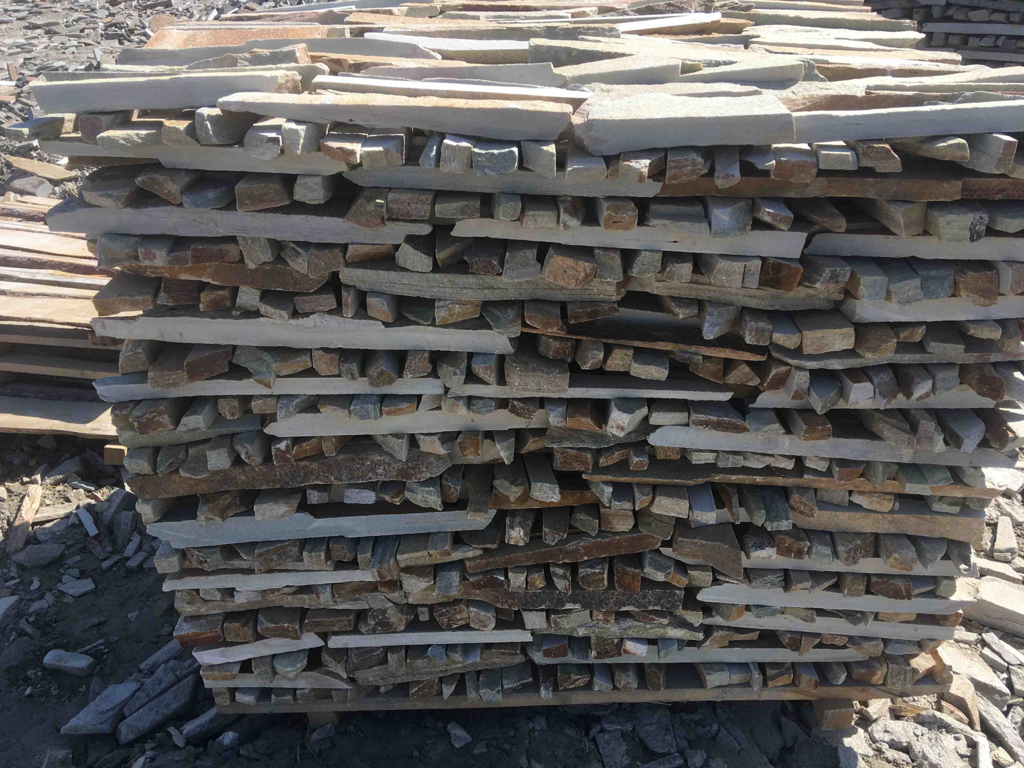 Горбушка златолит золотистый для облицовки купить в Ликино-Дулёво