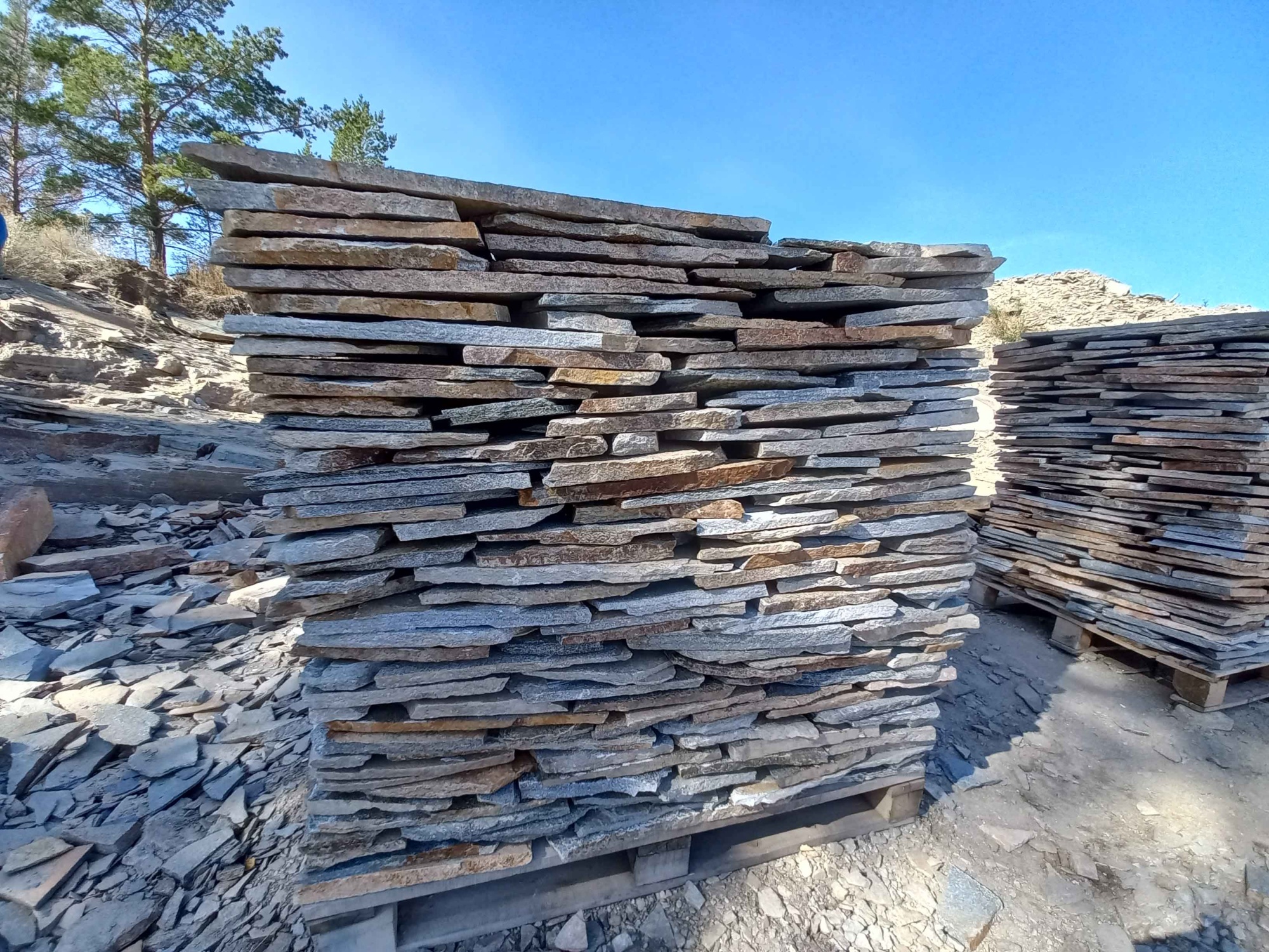 Плитняк златолит серебристый для фасада купить в Ликино-Дулёво