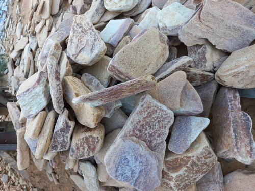 Златолит жёлтый, жёлто-зелёный глыбки и валуны для ланшафтного дизайна купить в Ликино-Дулёво