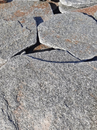 Златолит серебристый галтованный для лестниц купить в Ликино-Дулёво