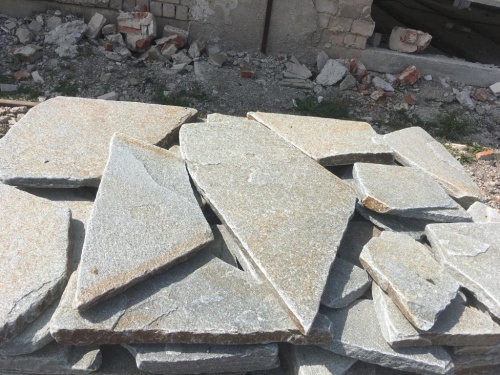 Златолит серебристый галтованный для лестниц купить в Ликино-Дулёво